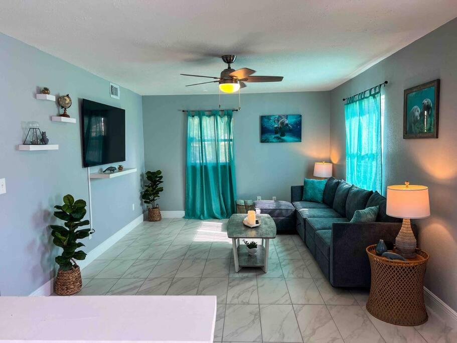 クリスタルリバー House Of Manatees-Entire House With Yard, Fire Pit, Dog Friendlyヴィラ エクステリア 写真