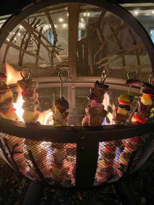クリスタルリバー House Of Manatees-Entire House With Yard, Fire Pit, Dog Friendlyヴィラ エクステリア 写真